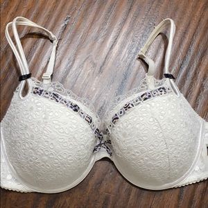 VS eyelet bra